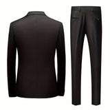 Dwuczęściowy męski garnitur o nowoczesnym slim fit