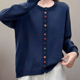 Damski sweter zapinany elegancki z ozdobnymi guzikami stylowy