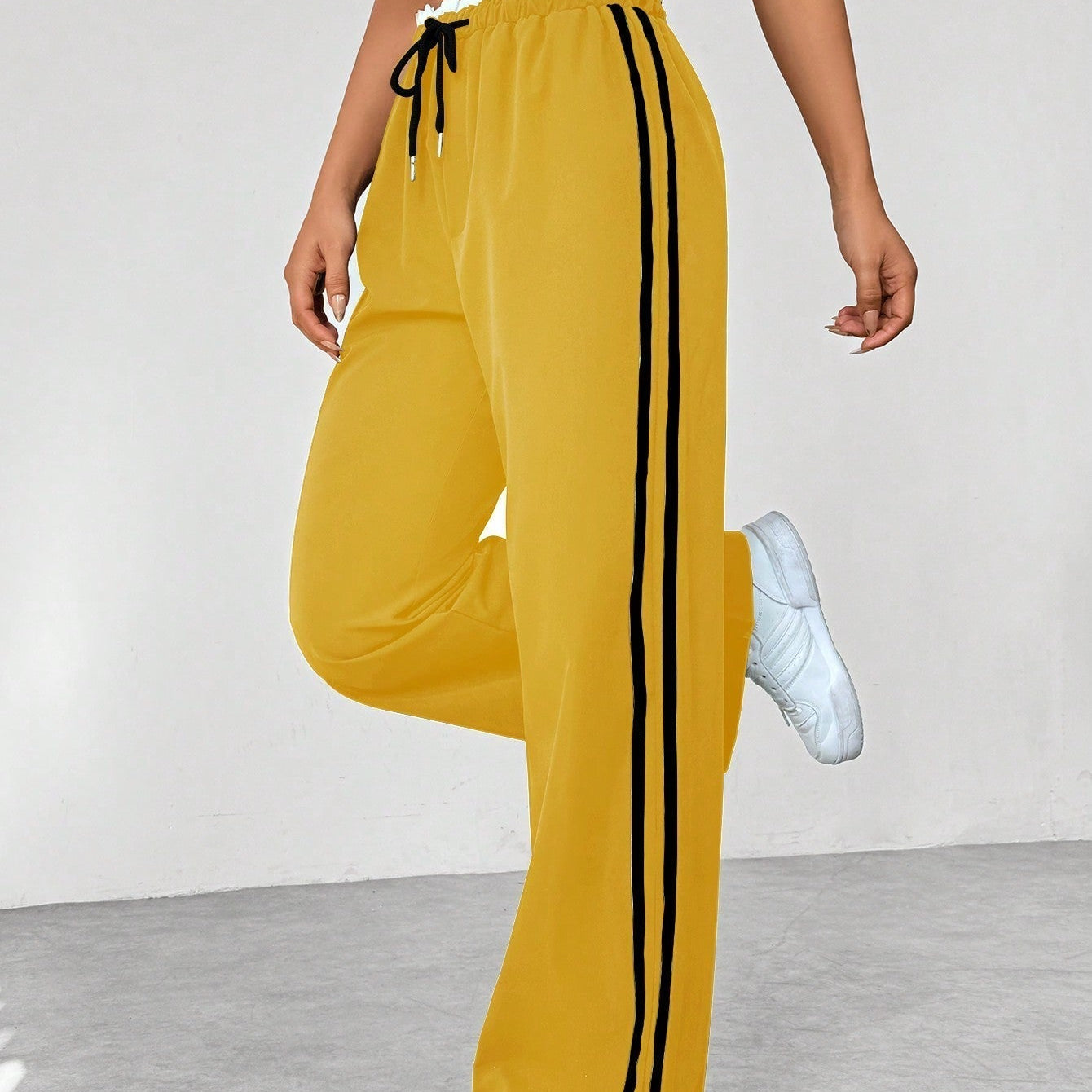 Sportowe spodnie szerokie z paskiem bocznym wygodny styl casual