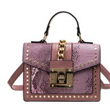 Damska Torebka Crossbody z Nitami i Metalową Klamrą Elegancka