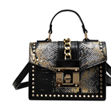 Damska Torebka Crossbody z Nitami i Metalową Klamrą Elegancka