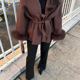 Damski Kardigan z Futrzanymi Rękawami i Paskiem – Elegancki Sweter