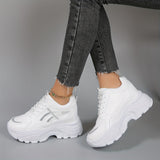 Białe sneakersy na platformie lekkie wygodne modne buty