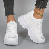 Białe sneakersy na platformie lekkie wygodne modne buty