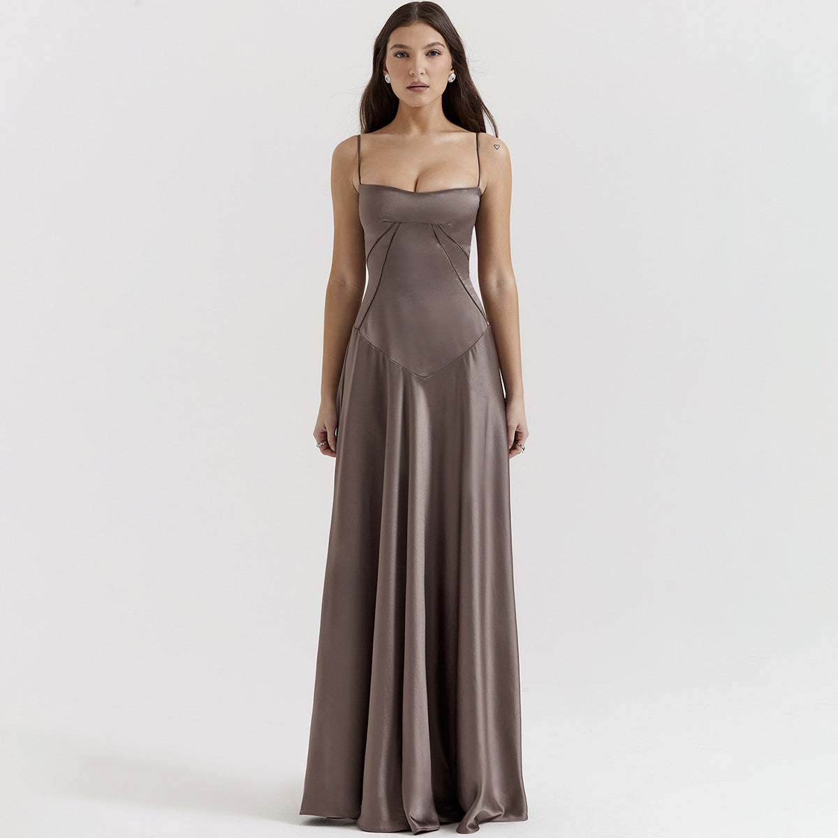 Satynowa Sukienka Maxi na Ramiączkach Elegancki Wieczorowy Styl