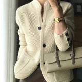 Elegancki kardigan zapinany miękki stylowy sweter premium