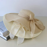 Kapelusz Słomkowy z Szerokim Rondem i Kokardą