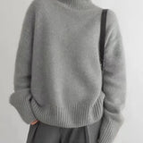 Klasyczny Sweter Damski z Golfem do Codziennych Stylizacji