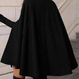 Rozkloszowany Płaszcz z Guzikami – Elegancki i Kobiecy