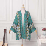 Kimono z Wzorzystym Nadrukiem i Szerokimi Rękawami