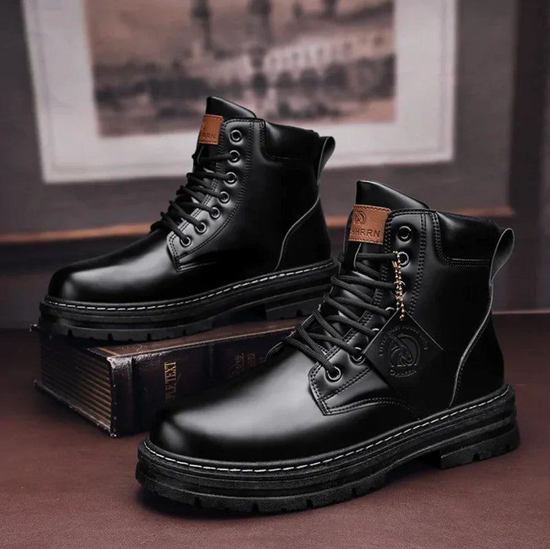 Sznurowane buty outdoorowe z antypoślizgową podeszwą