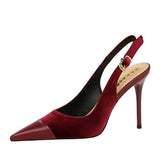 Szpilki Slingback z Lakierowanym Wykończeniem
