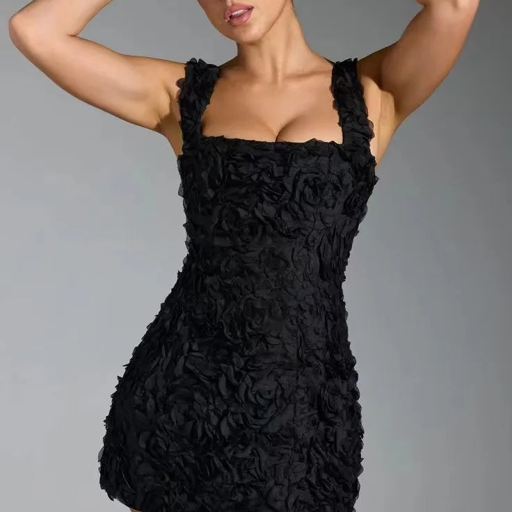 Sukienka mini na ramiączkach elegancka dopasowana stylowa