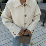 Krótka kurtka oversize elegancka minimalistyczna stylowa casual