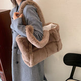 Futrzana Torebka Damska Shopper Miękka i Elegancka