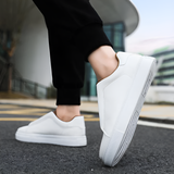 Męskie skórzane sneakersy w bieli, granacie i czerni