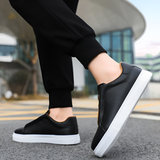 Męskie skórzane sneakersy w bieli, granacie i czerni