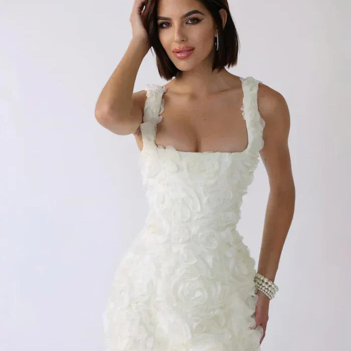 Sukienka mini na ramiączkach elegancka dopasowana stylowa