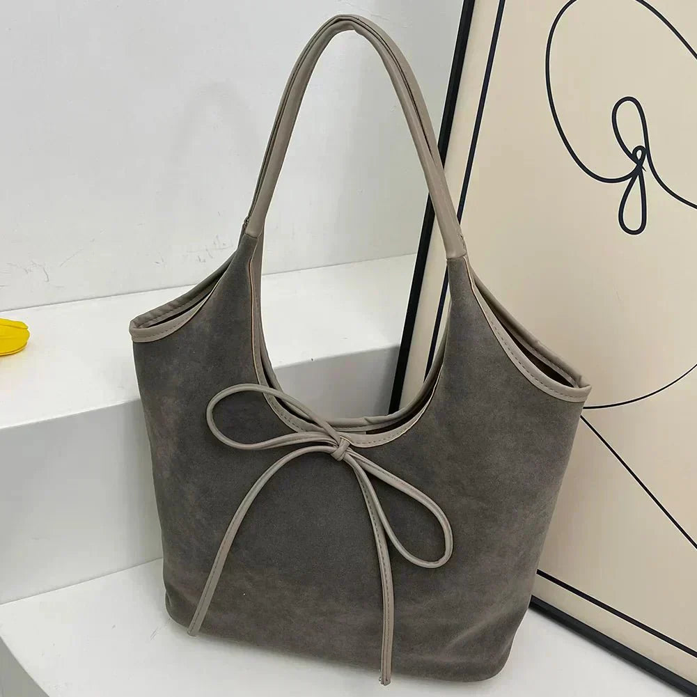 Elegancka Torebka Damska Hobo z Kokardką Minimalistyczna