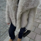 Krótka Kurtka Damska Futrzasta typu Faux Fur