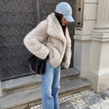 Krótka Kurtka Damska Futrzasta typu Faux Fur
